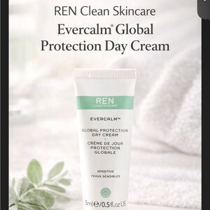 REN Clean Skincare Evercalm Day Cream - White